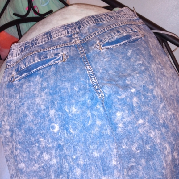 3/$12 New Jeans Acid Wash - Picture 4 of 6